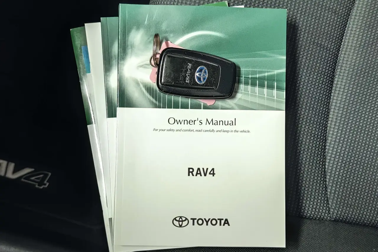 2022 Toyota RAV4 Gallery Image 21