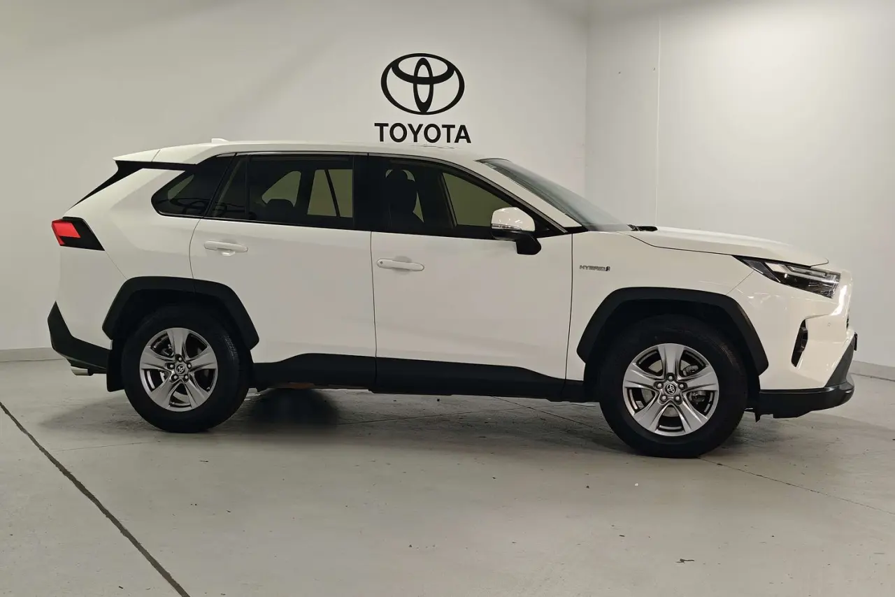 2022 Toyota RAV4 Gallery Image 4