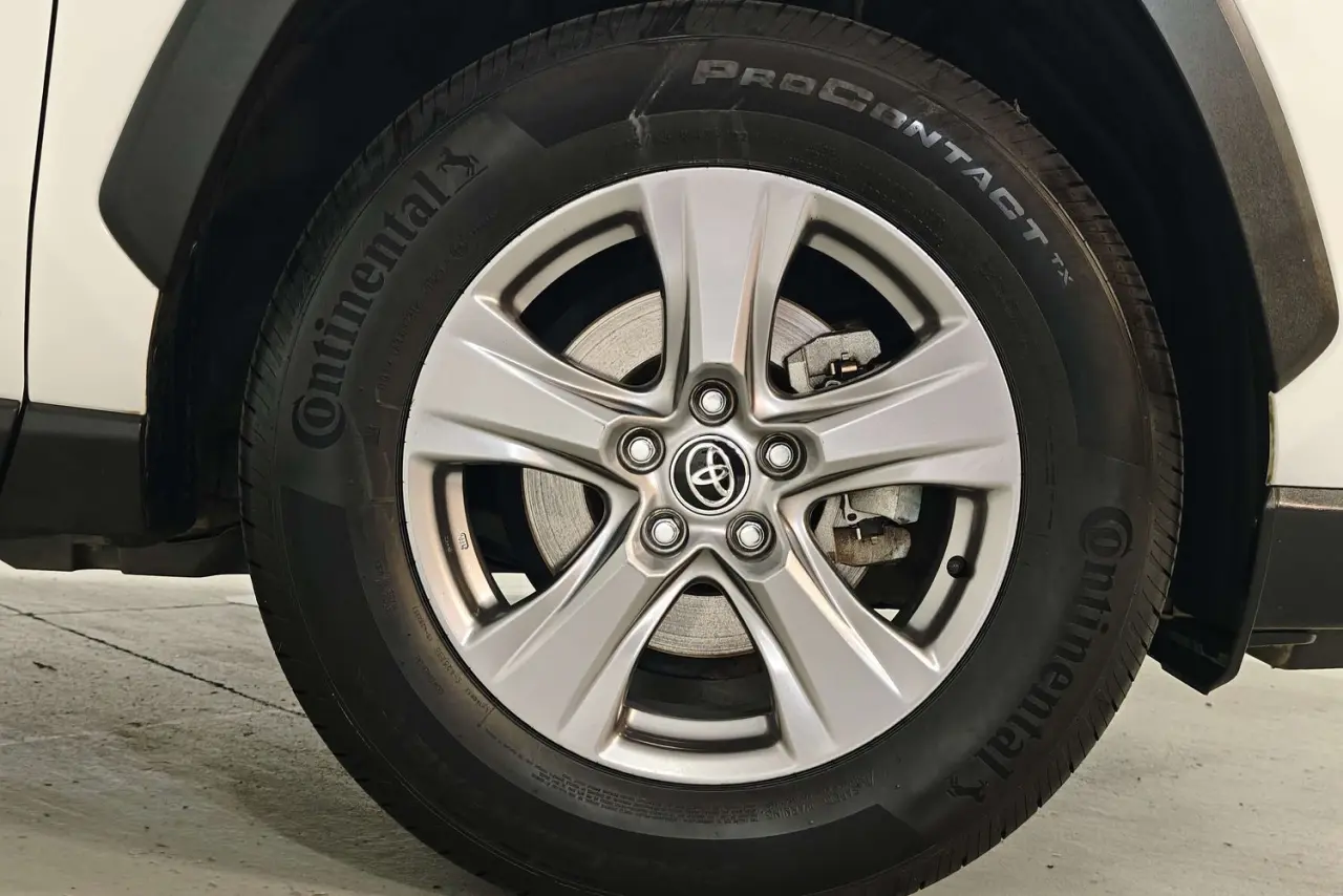 2022 Toyota RAV4 Gallery Image 5