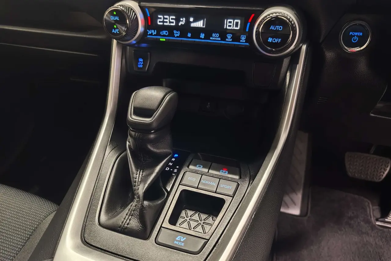 2022 Toyota RAV4 Gallery Image 19