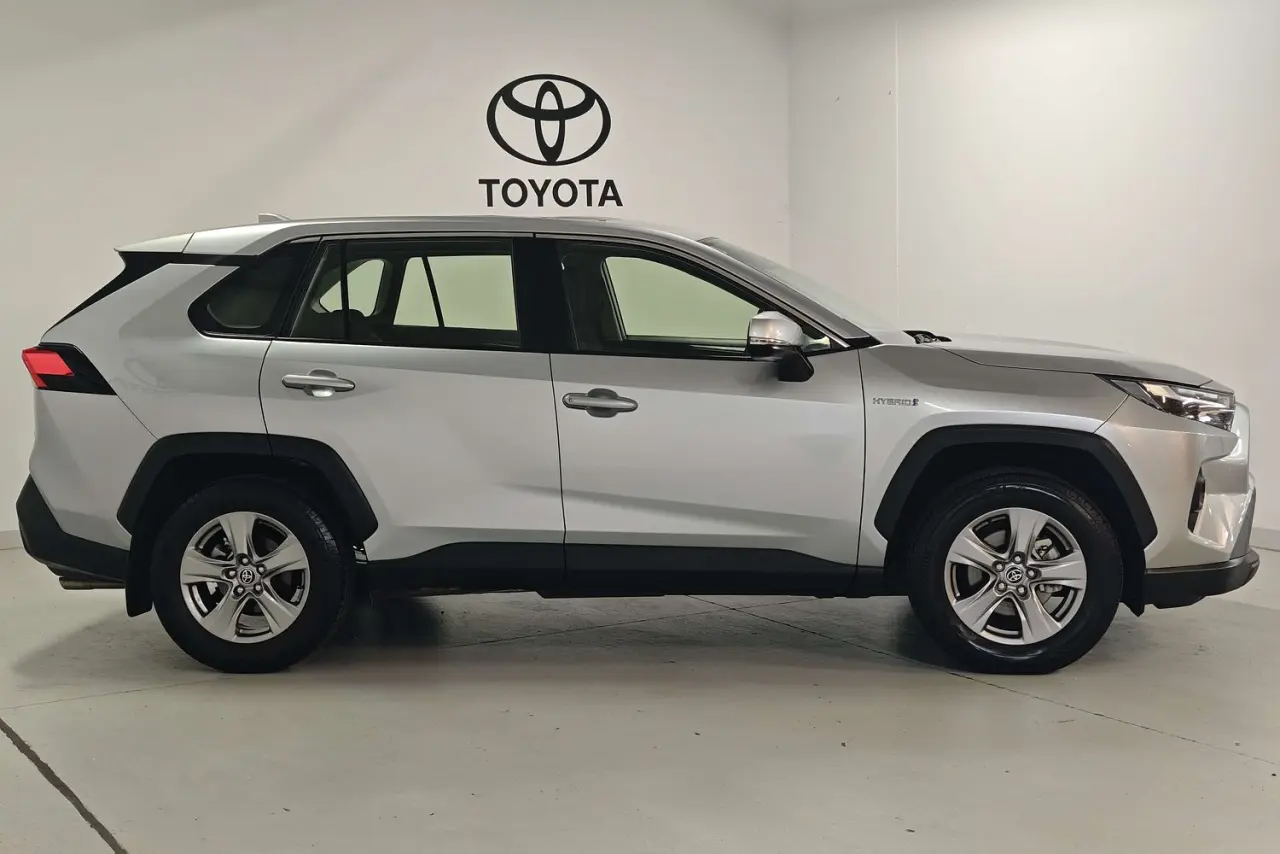 2022 Toyota RAV4 Gallery Image 4