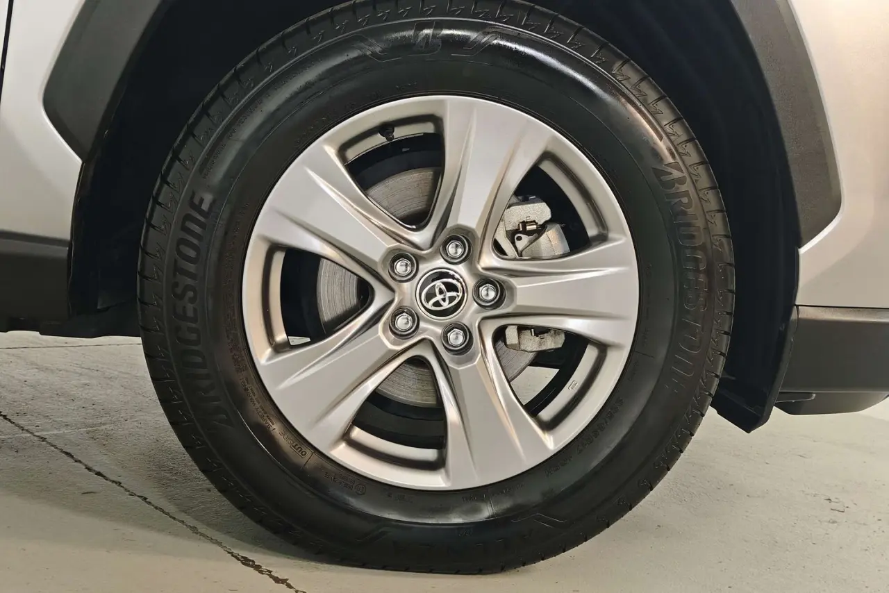 2022 Toyota RAV4 Gallery Image 5