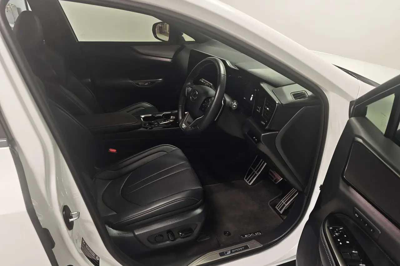 2025 Lexus NX Gallery Image 10