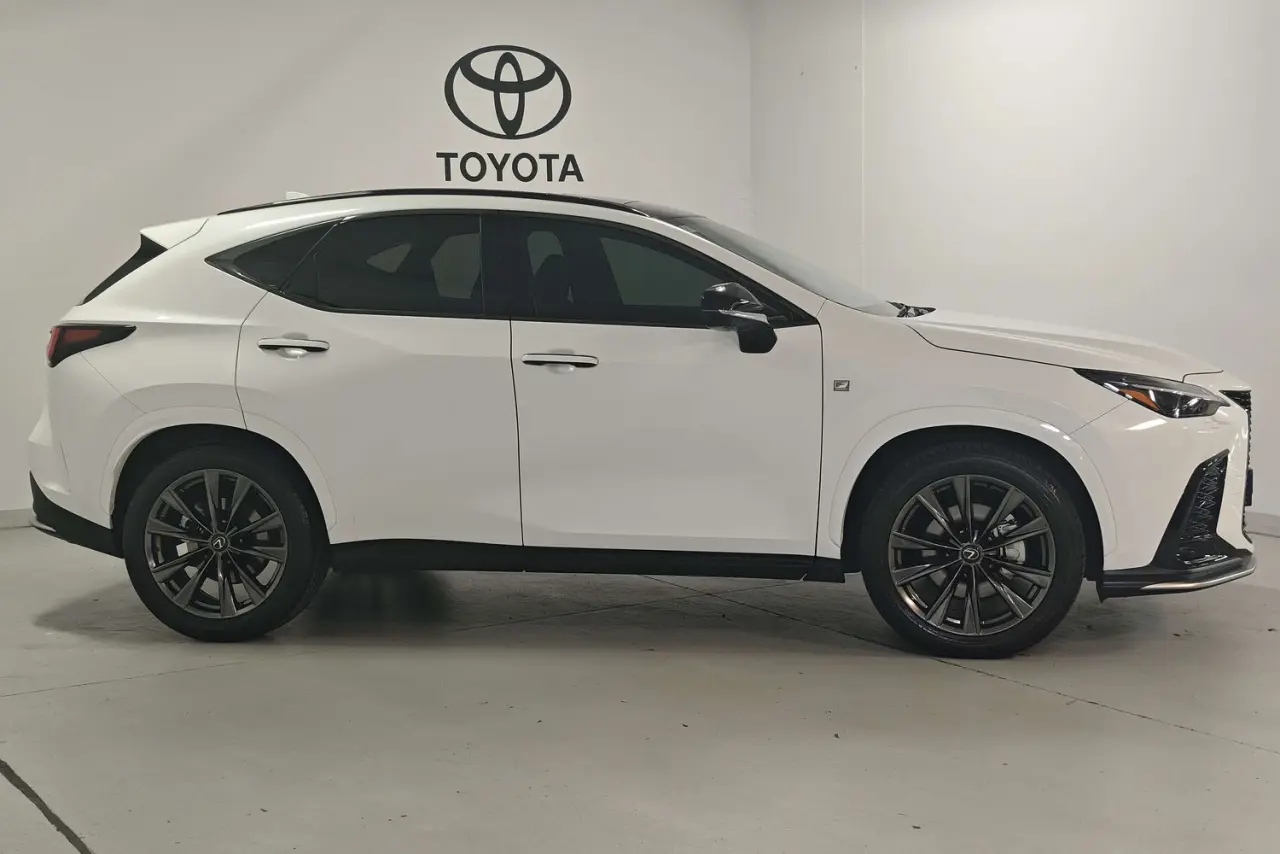 2025 Lexus NX Gallery Image 4