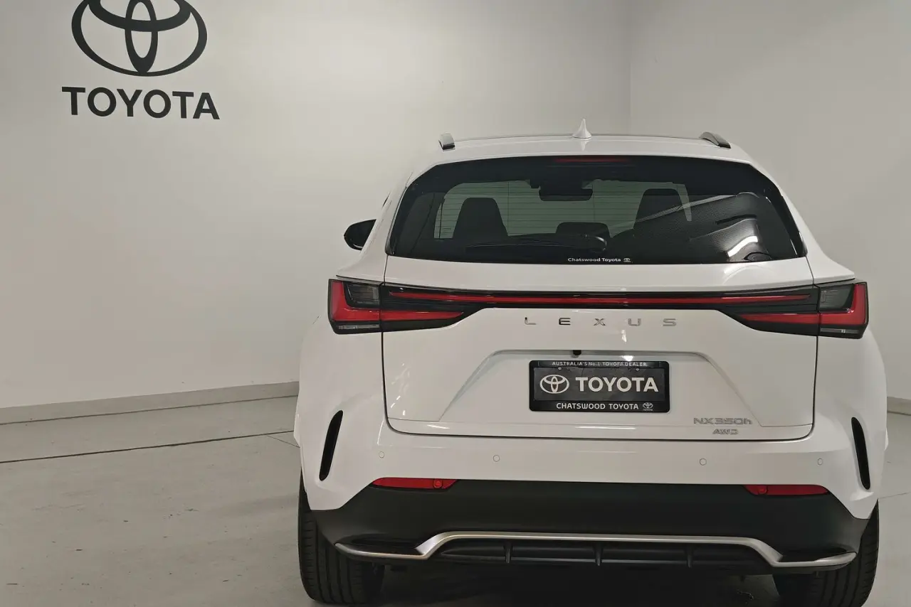 2025 Lexus NX Gallery Image 7