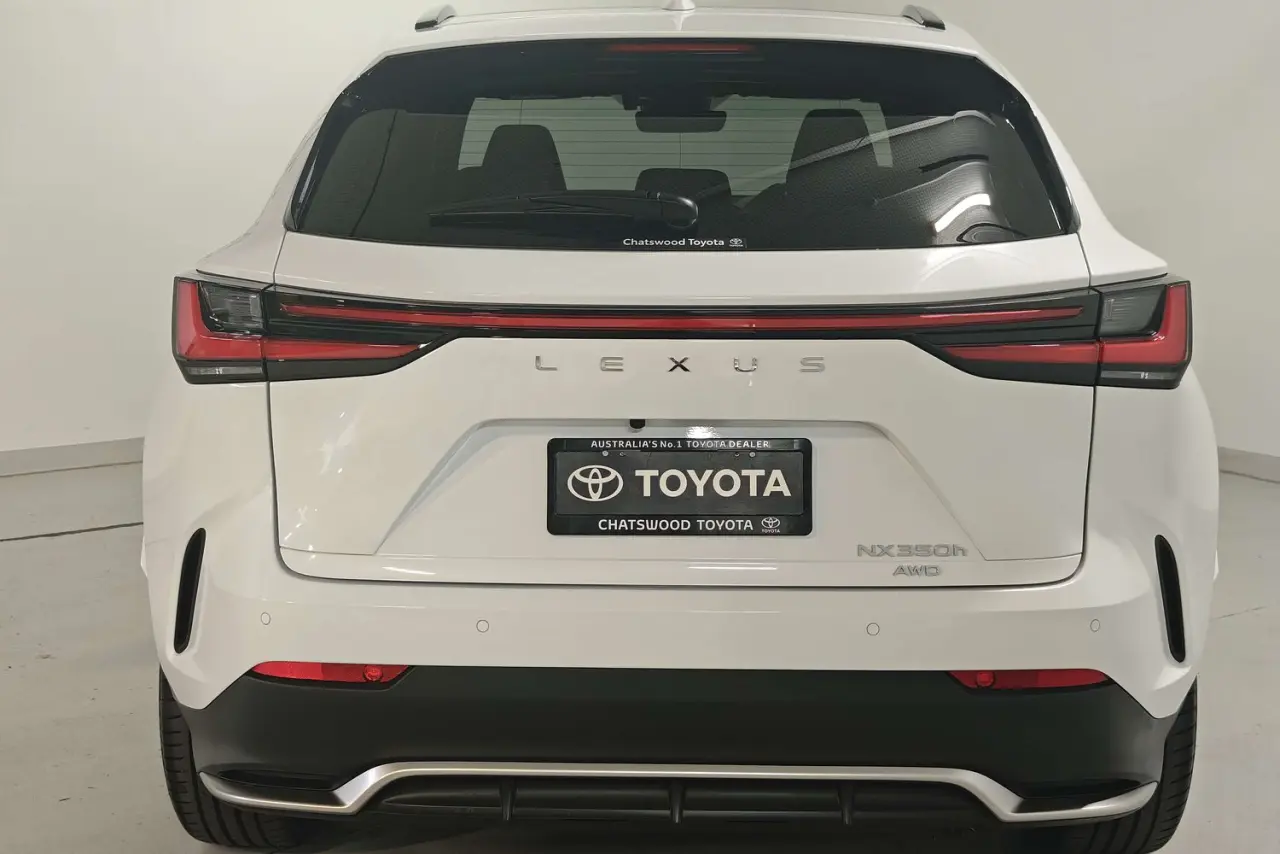 2025 Lexus NX Gallery Image 8