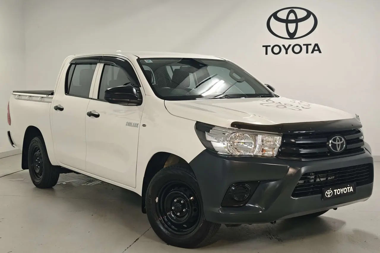 2022 Toyota Hilux Gallery Image 1
