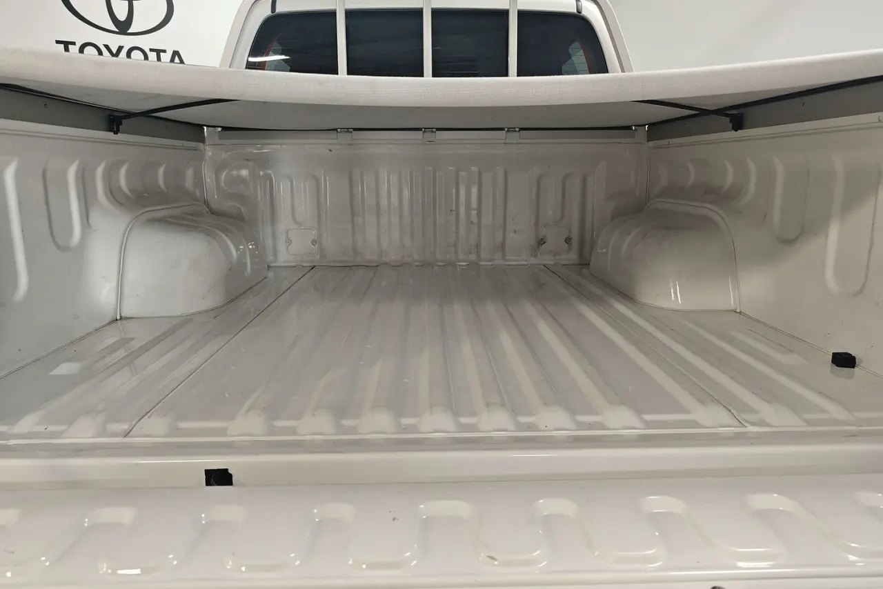 2022 Toyota Hilux Gallery Image 12