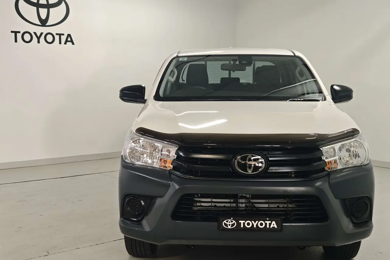 2022 Toyota Hilux Gallery Image 2