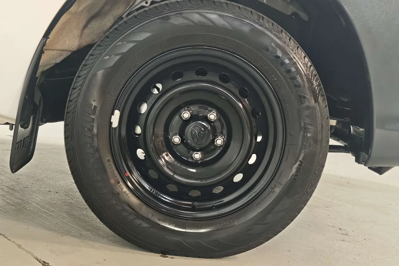 2022 Toyota Hilux Gallery Image 5