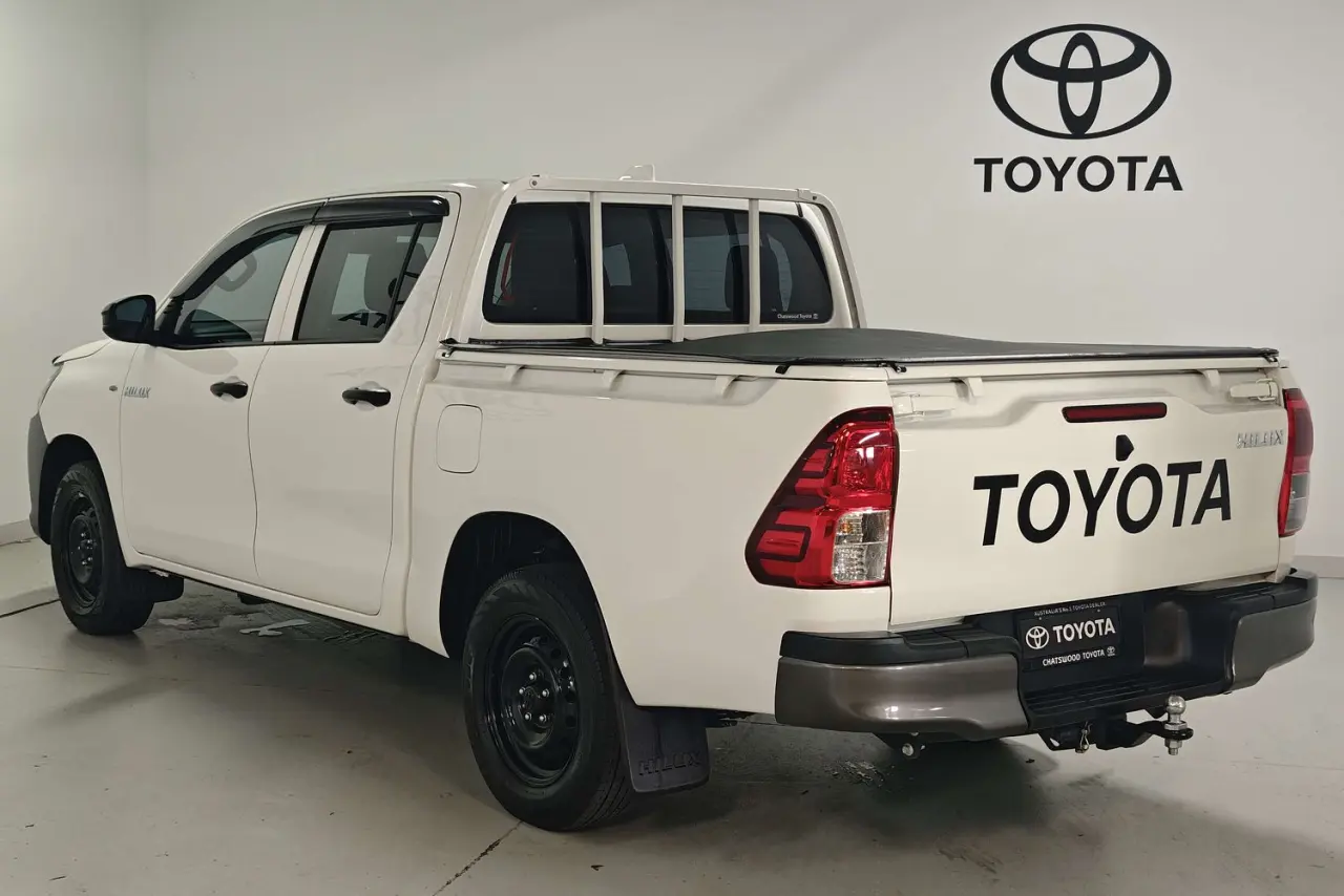 2022 Toyota Hilux Gallery Image 6
