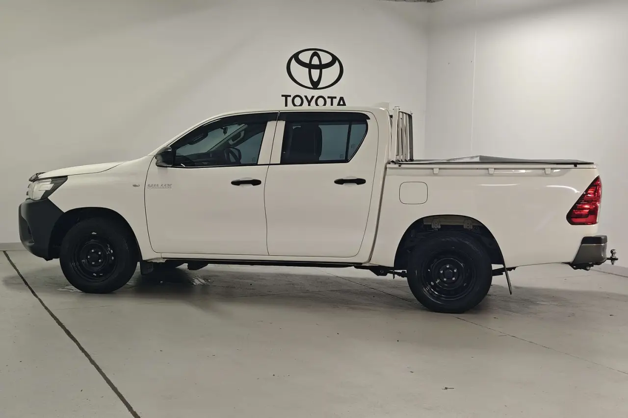 2022 Toyota Hilux Gallery Image 9