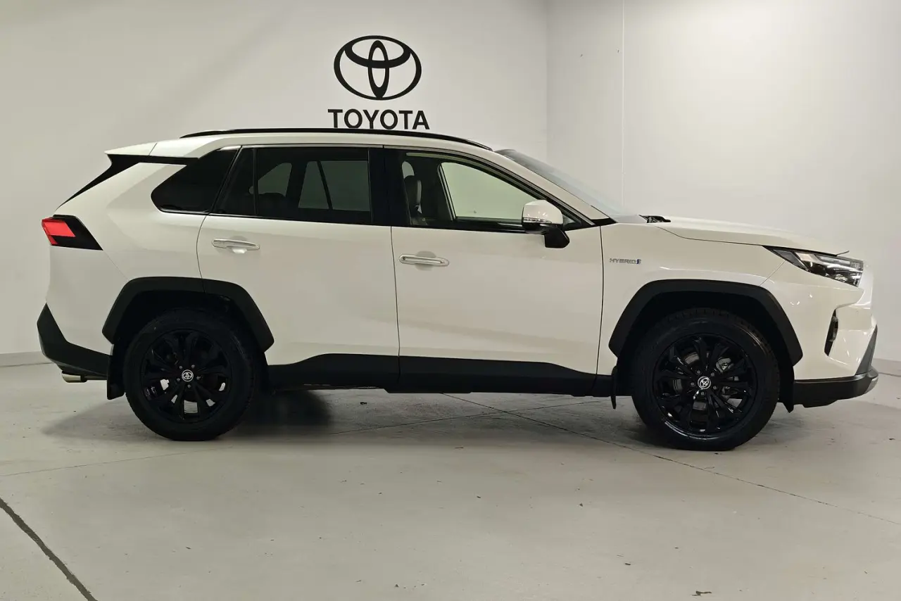 2022 Toyota RAV4 Gallery Image 4