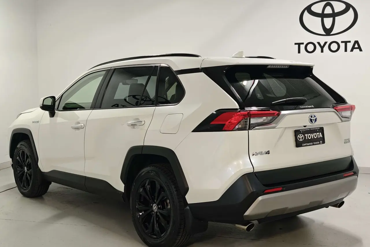 2022 Toyota RAV4 Gallery Image 6