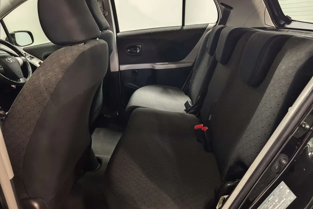 2009 Toyota Yaris Gallery Image 13