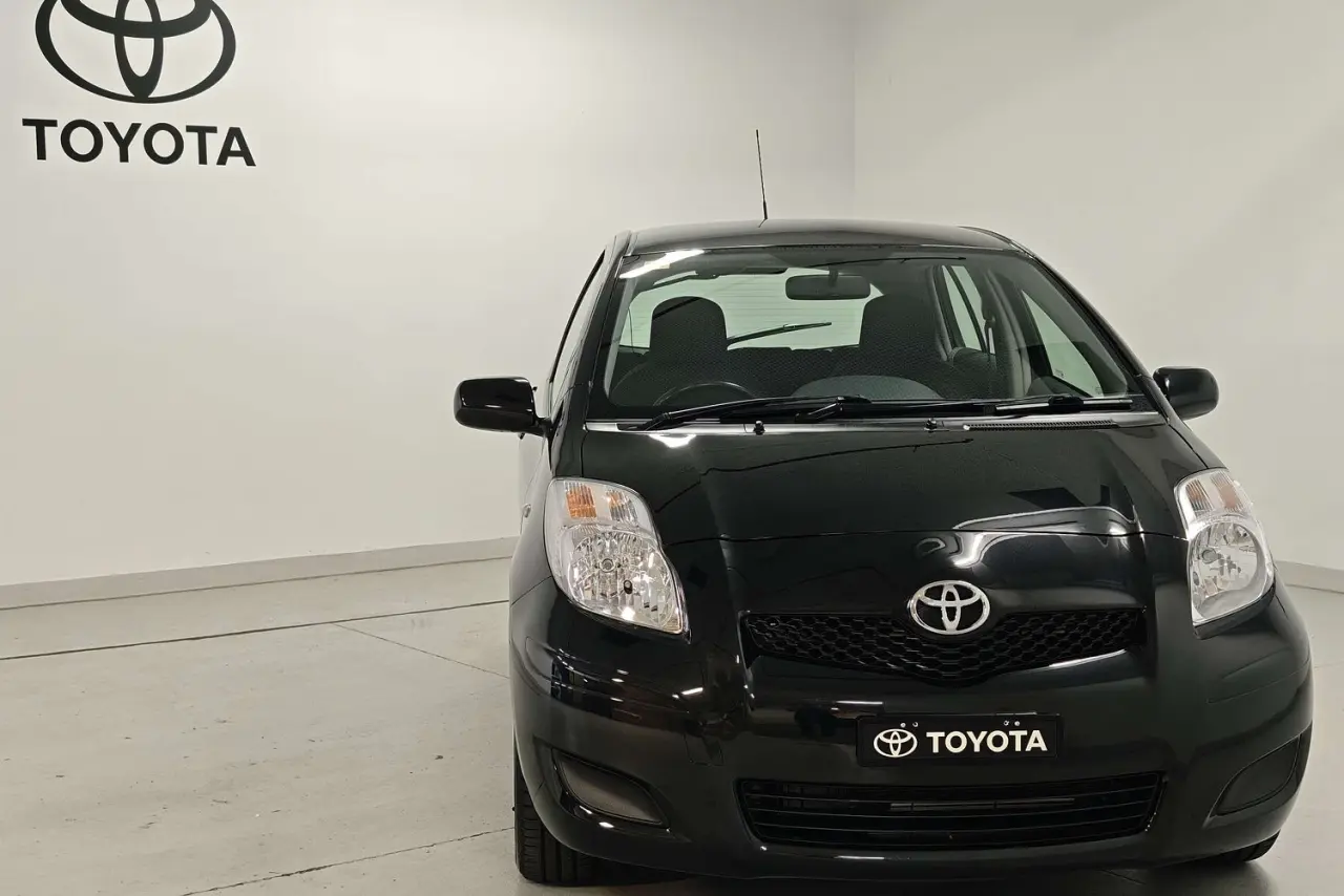 2009 Toyota Yaris Gallery Image 2