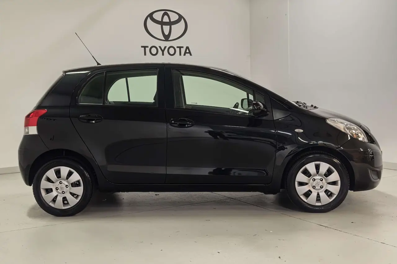 2009 Toyota Yaris Gallery Image 4