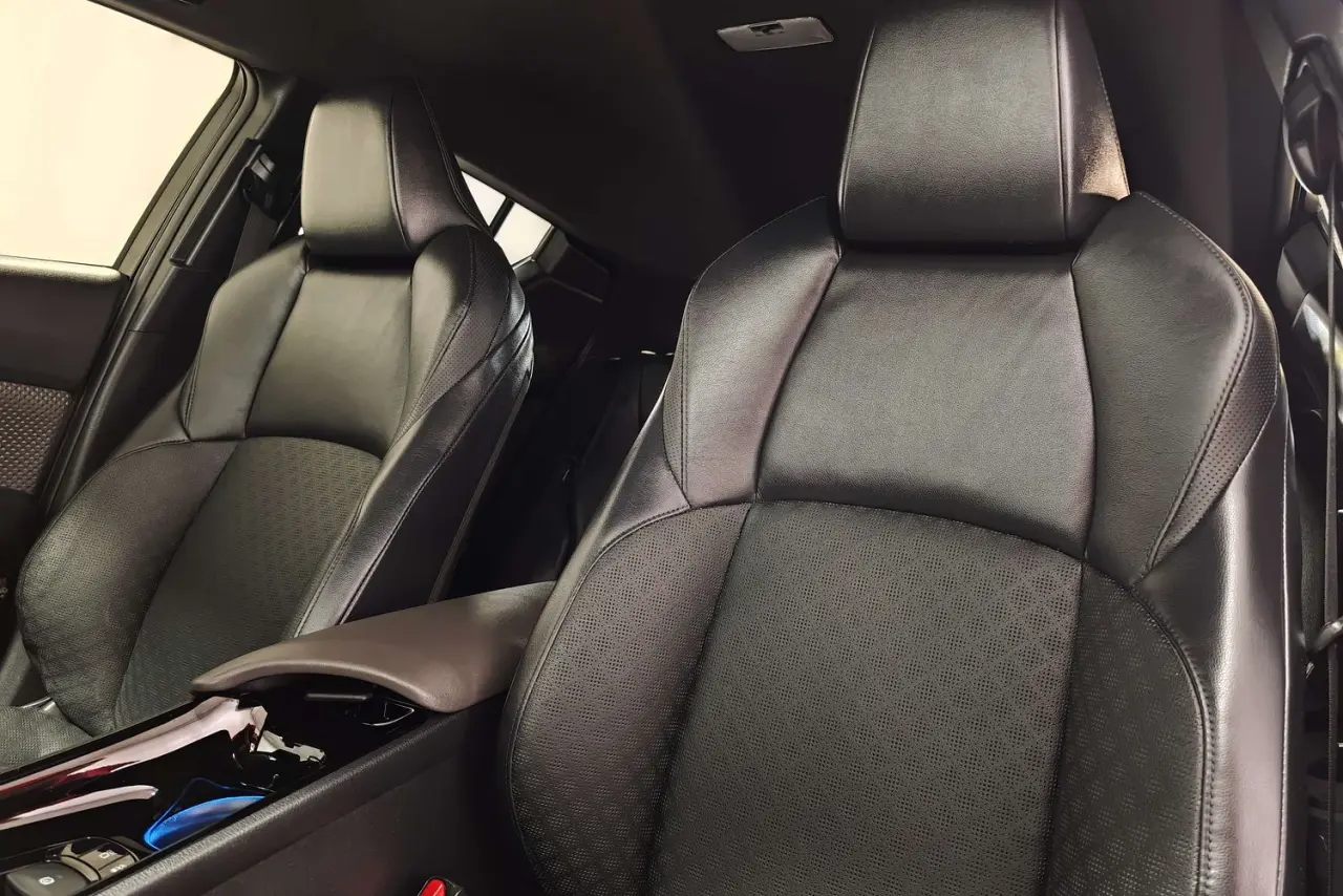 2023 Toyota C-HR Gallery Image 15