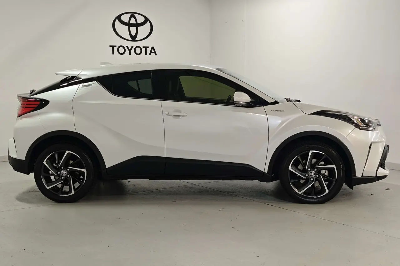 2023 Toyota C-HR Gallery Image 4