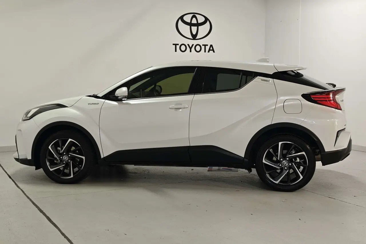 2023 Toyota C-HR Gallery Image 9