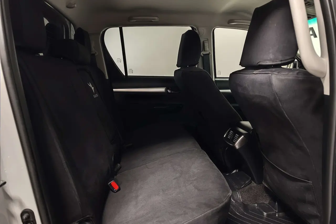 2023 Toyota Hilux Gallery Image 11