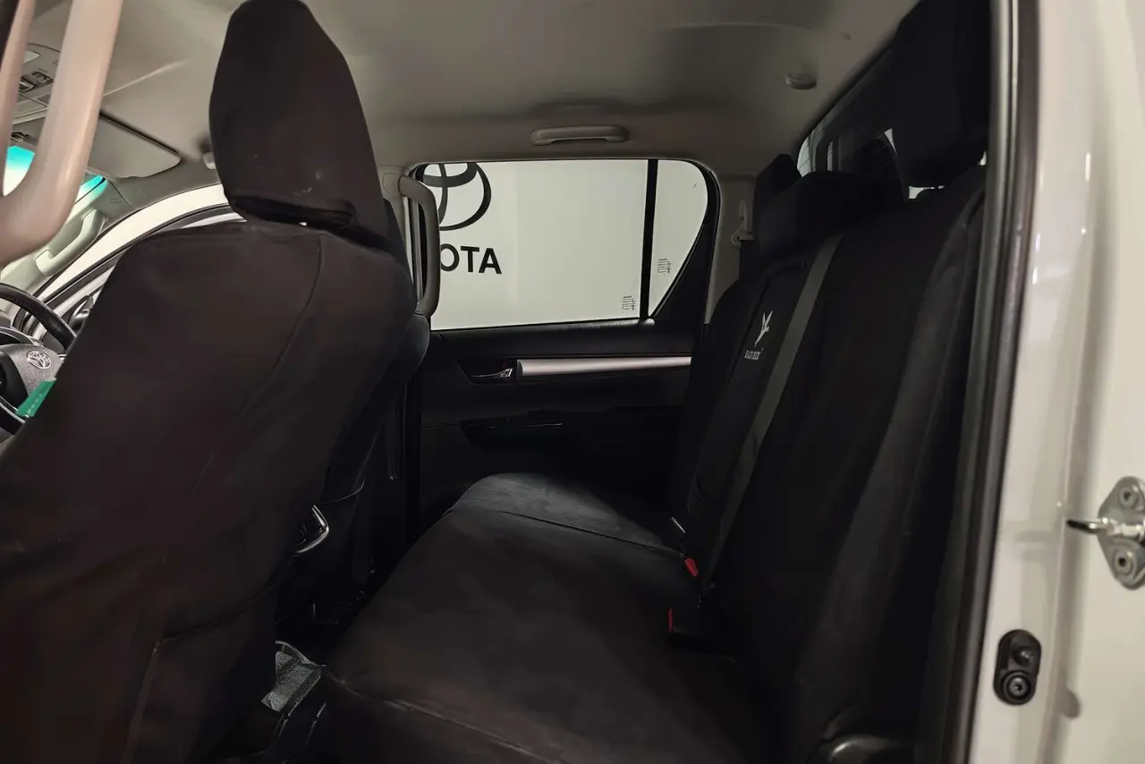 2023 Toyota Hilux Gallery Image 13