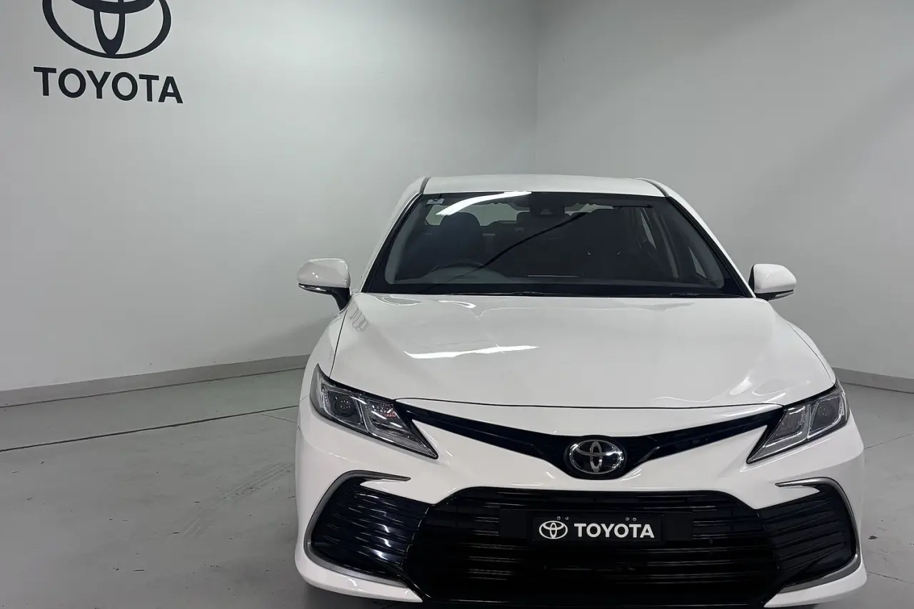 2021 Toyota Camry Gallery Image 2