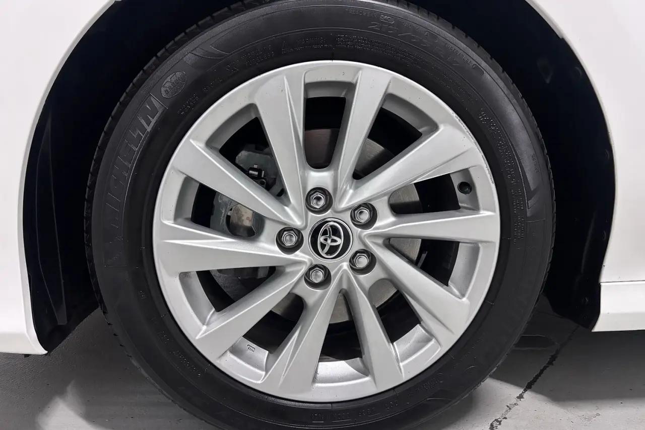 2021 Toyota Camry Gallery Image 5