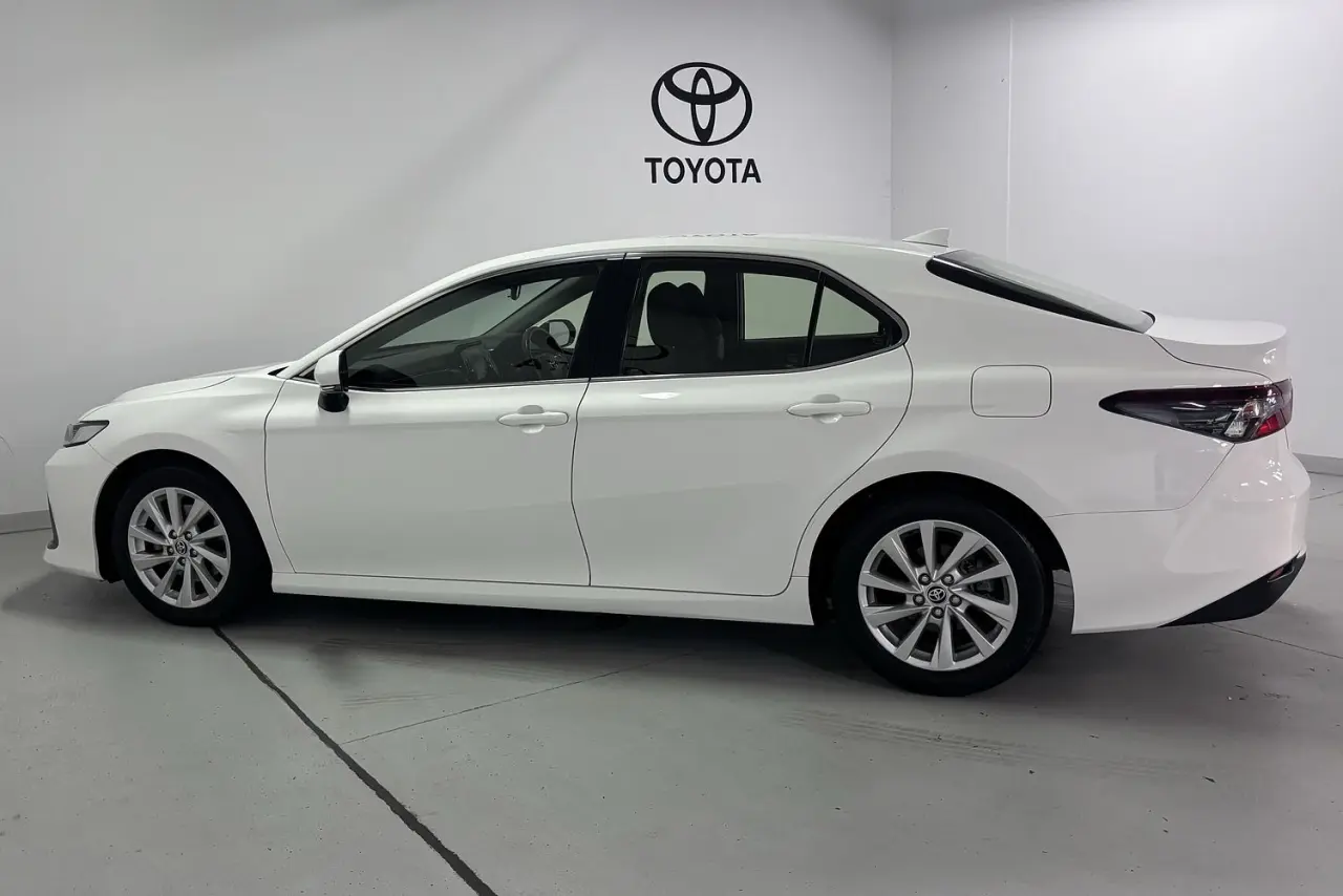 2021 Toyota Camry Gallery Image 9