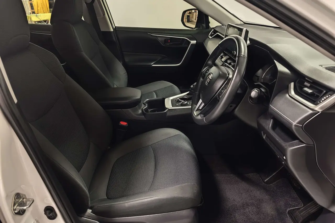 2022 Toyota RAV4 Gallery Image 10