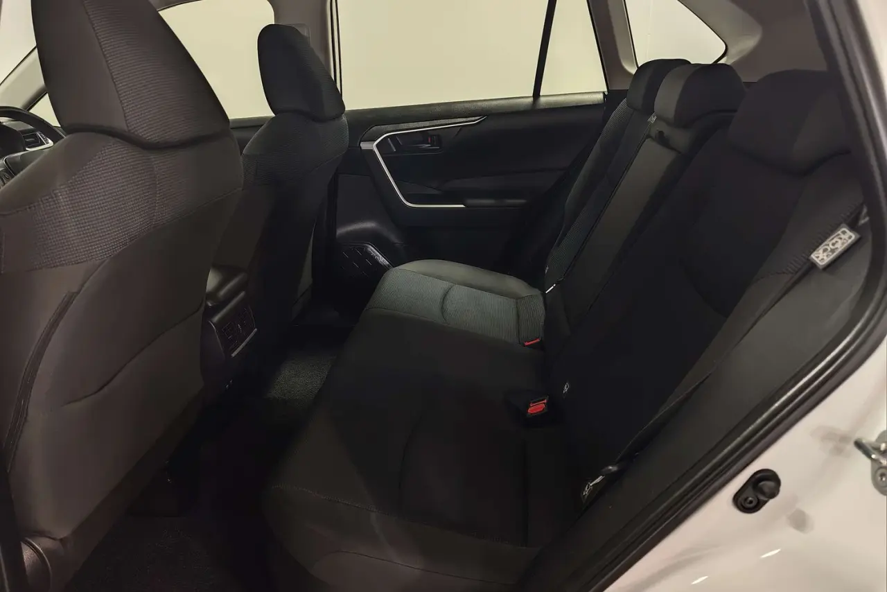 2022 Toyota RAV4 Gallery Image 13