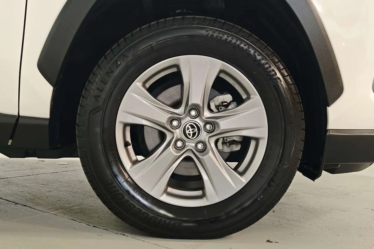 2022 Toyota RAV4 Gallery Image 5