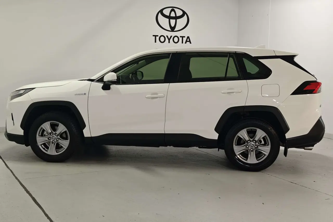2022 Toyota RAV4 Gallery Image 9