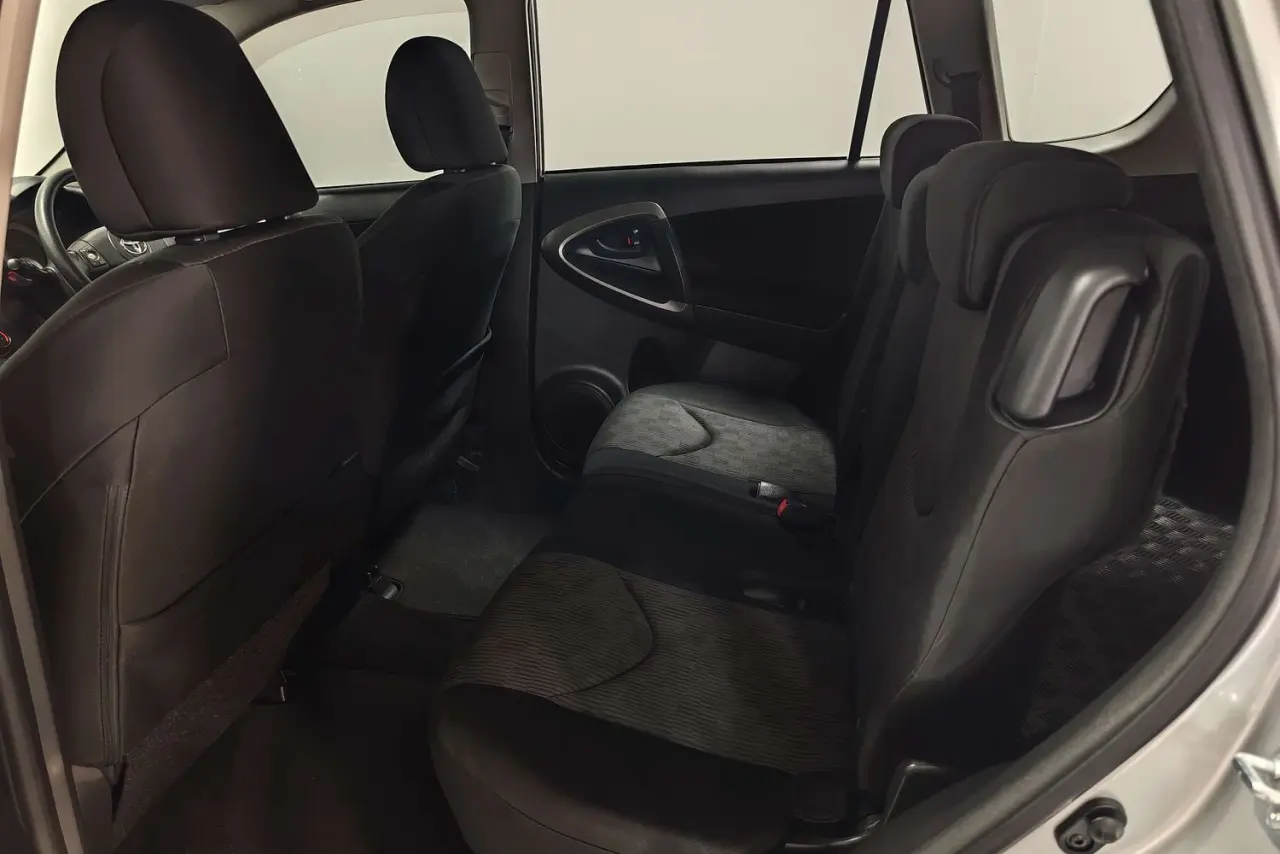 2010 Toyota RAV4 Gallery Image 13