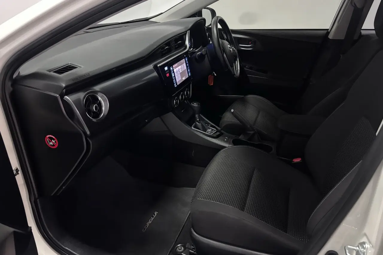2016 Toyota Corolla Gallery Image 14