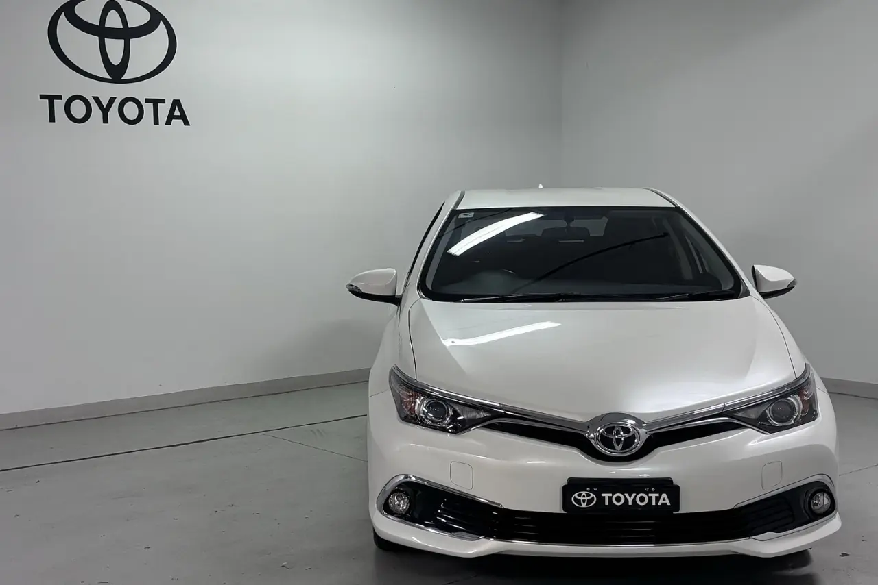 2016 Toyota Corolla Gallery Image 2