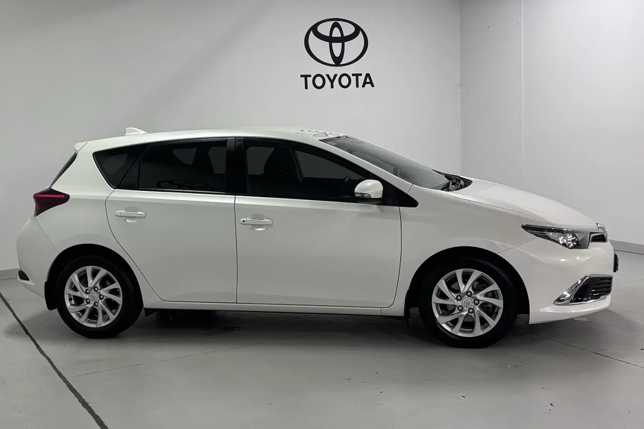 2016 Toyota Corolla Gallery Image 4