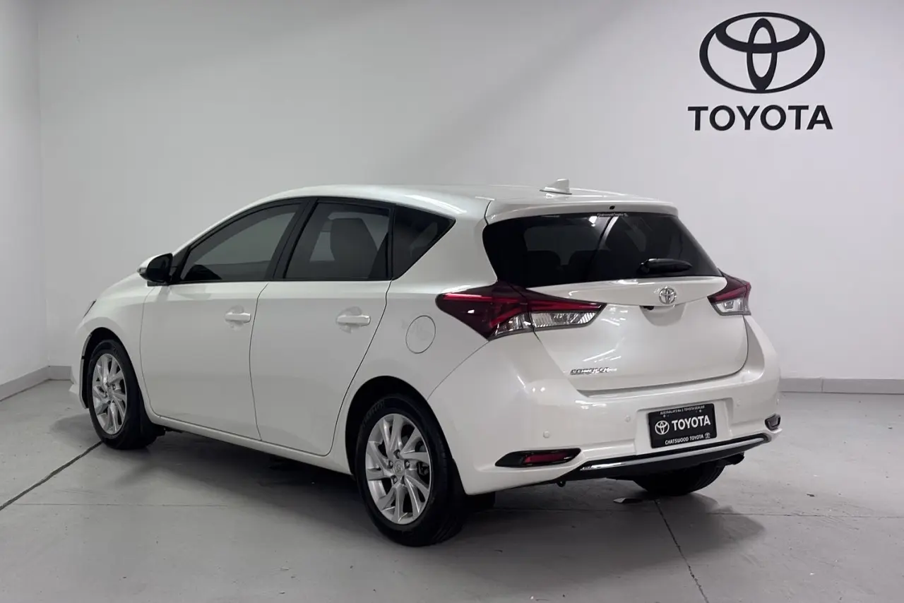 2016 Toyota Corolla Gallery Image 8