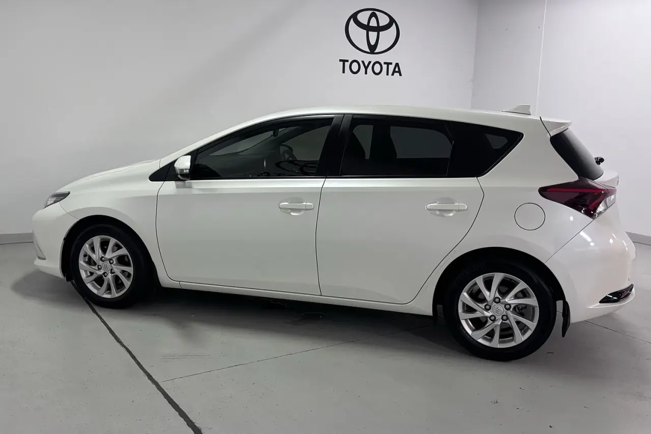 2016 Toyota Corolla Gallery Image 9