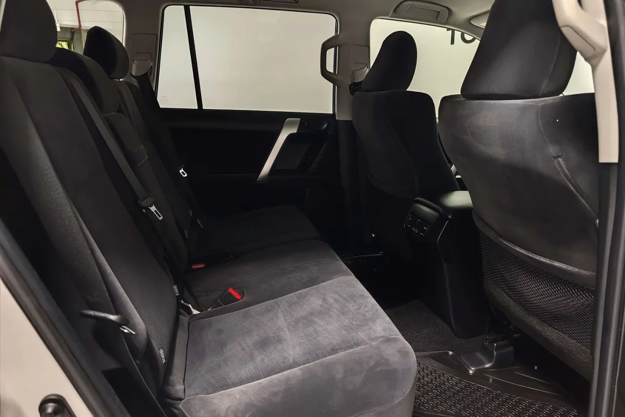 2023 Toyota Landcruiser Prado Gallery Image 11