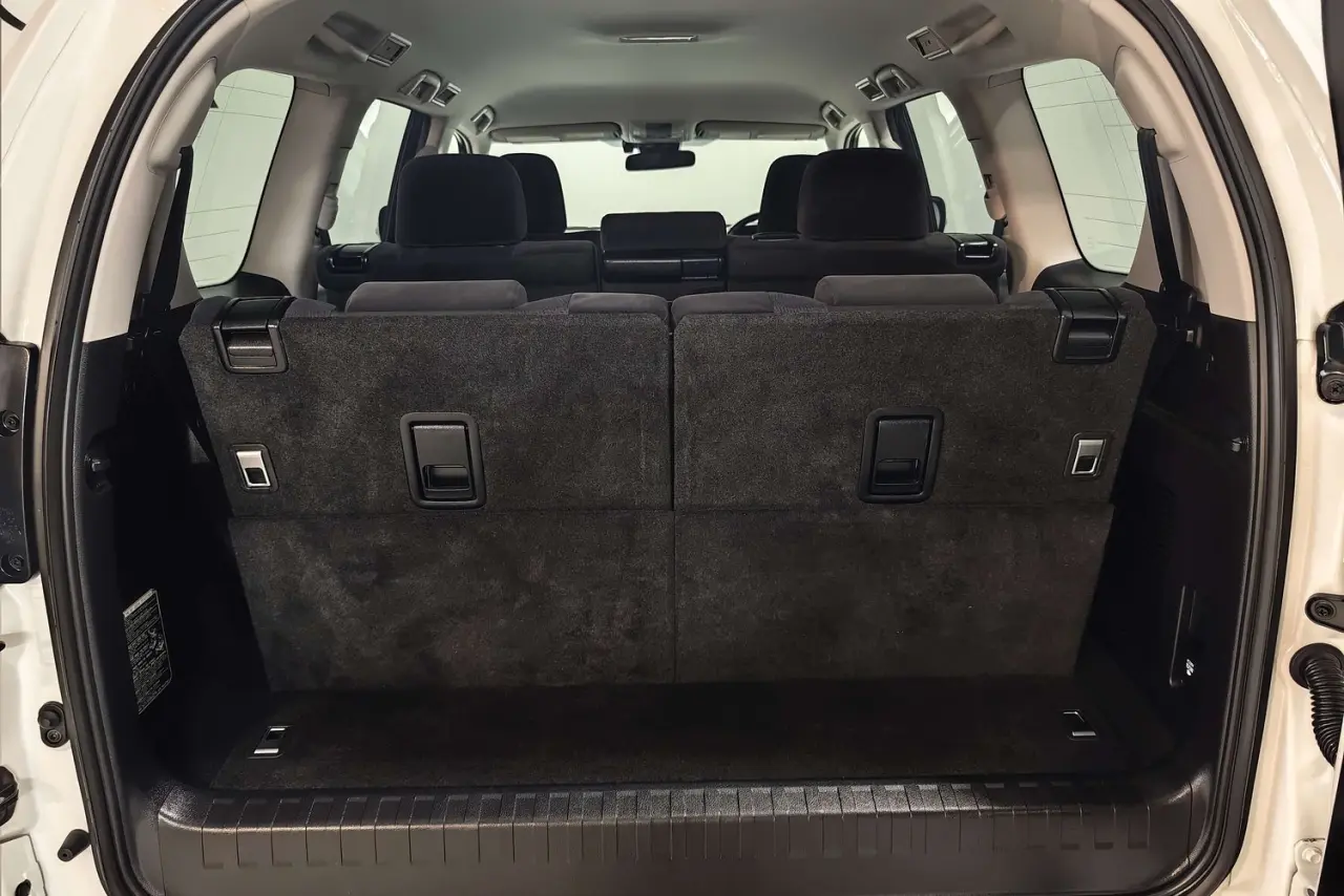 2023 Toyota Landcruiser Prado Gallery Image 13