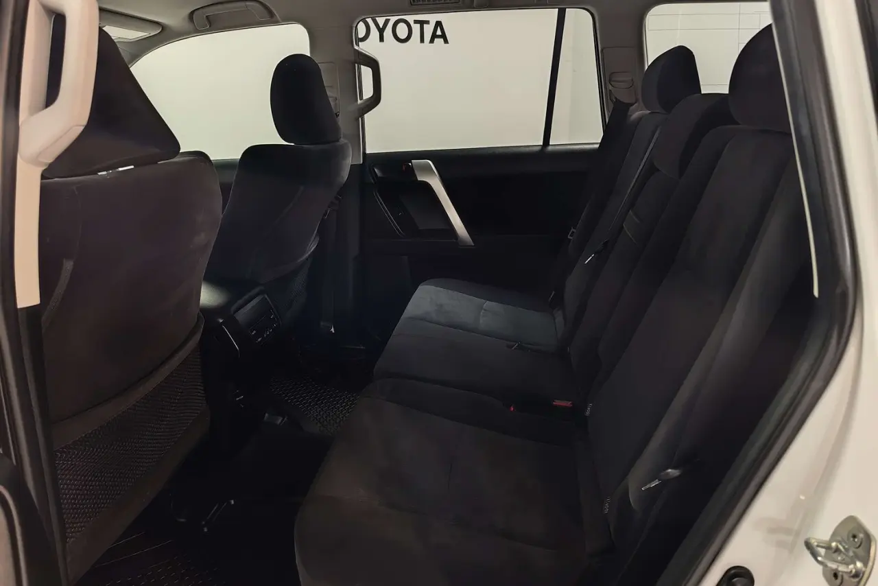 2023 Toyota Landcruiser Prado Gallery Image 14