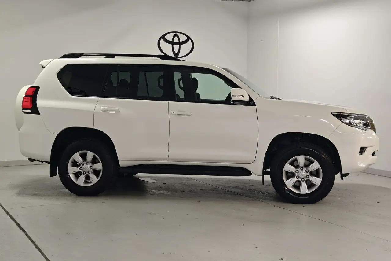 2023 Toyota Landcruiser Prado Gallery Image 4