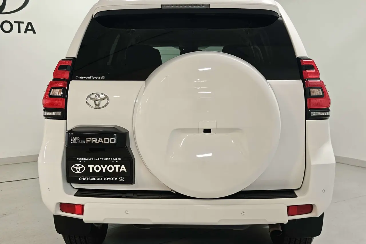 2023 Toyota Landcruiser Prado Gallery Image 8