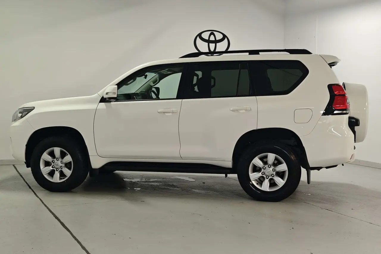 2023 Toyota Landcruiser Prado Gallery Image 9