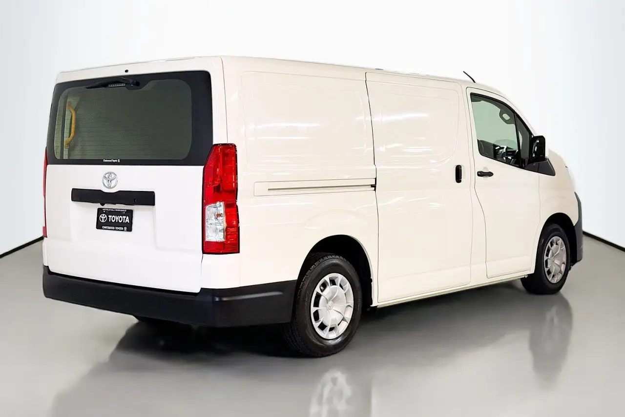 2020 Toyota Hiace Gallery Image 10
