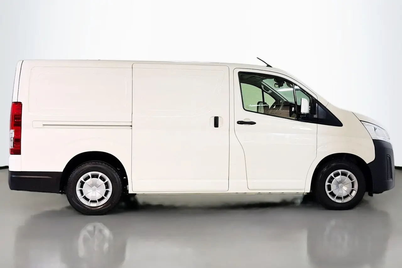 2020 Toyota Hiace Gallery Image 11