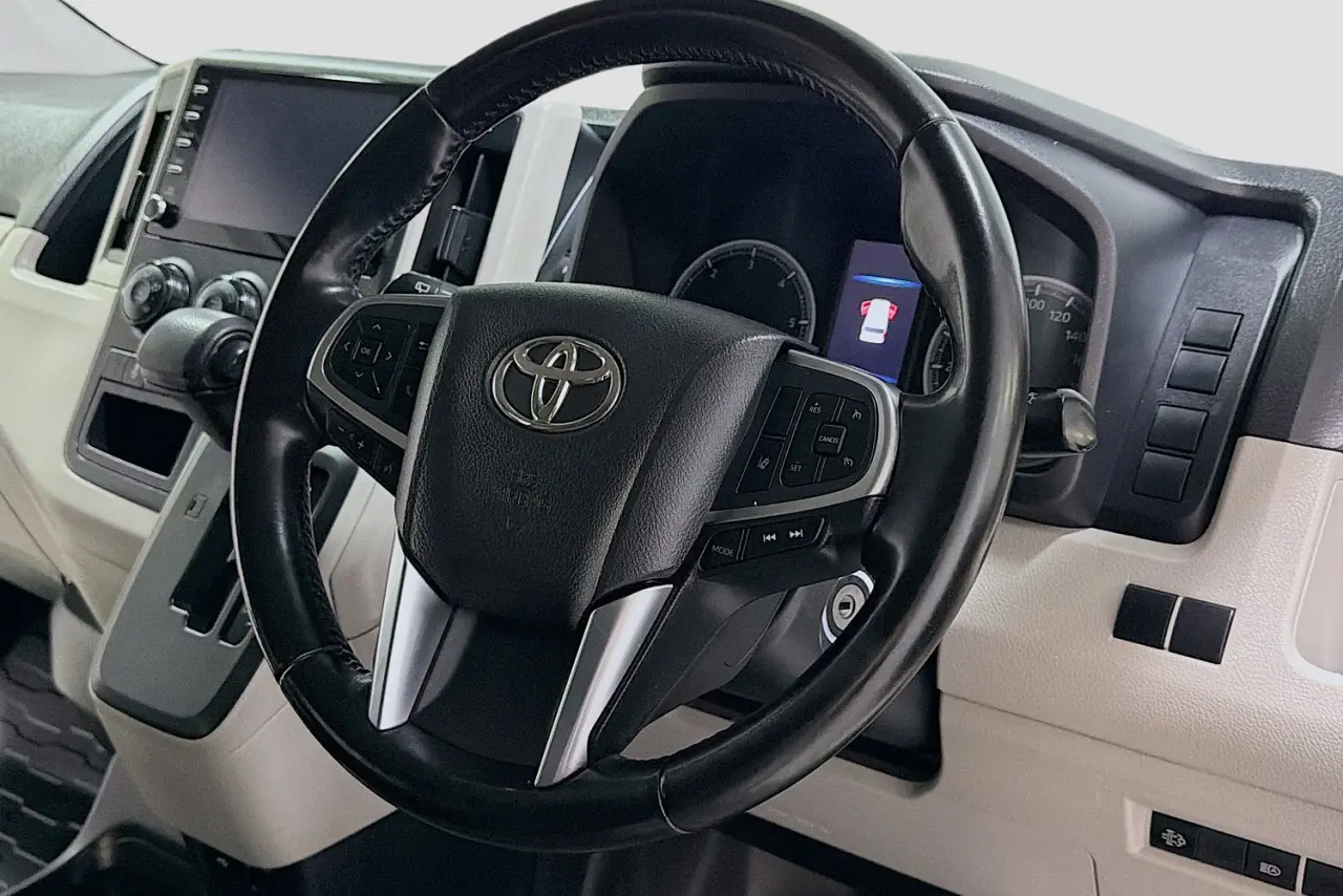 2020 Toyota Hiace Gallery Image 13