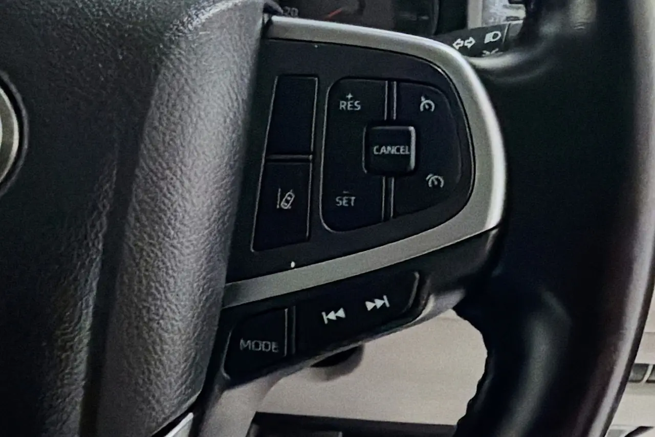 2020 Toyota Hiace Gallery Image 19