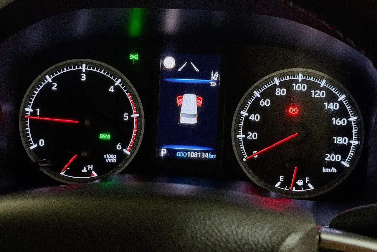 2020 Toyota Hiace Gallery Image 21